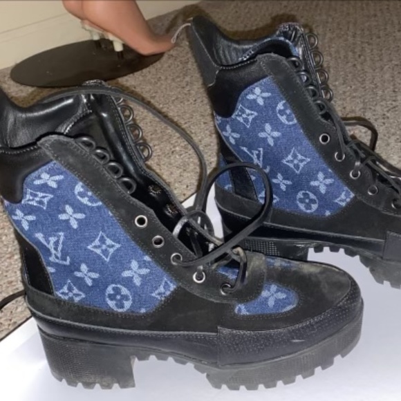 Louis Vuitton - Picture 1 of 3